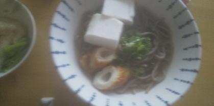 はんぺん入りの温かいお蕎麦