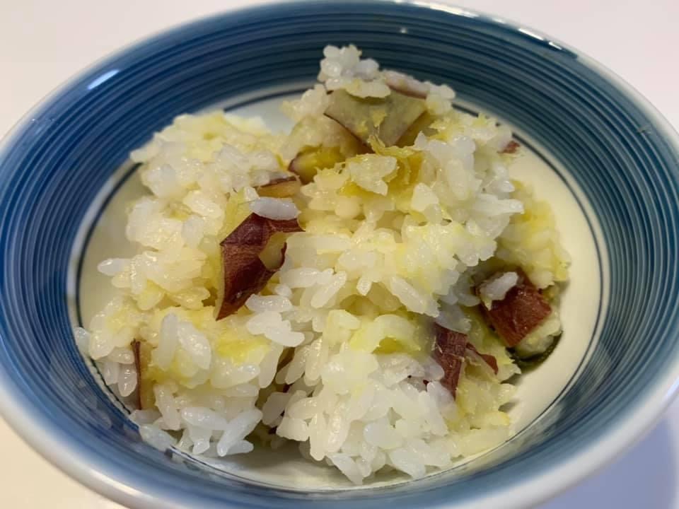 材料全て炊飯器に入れるだけ！簡単さつまいもごはん