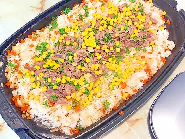 ホットプレートで!牛肉たっぷりのガーリックライス♪