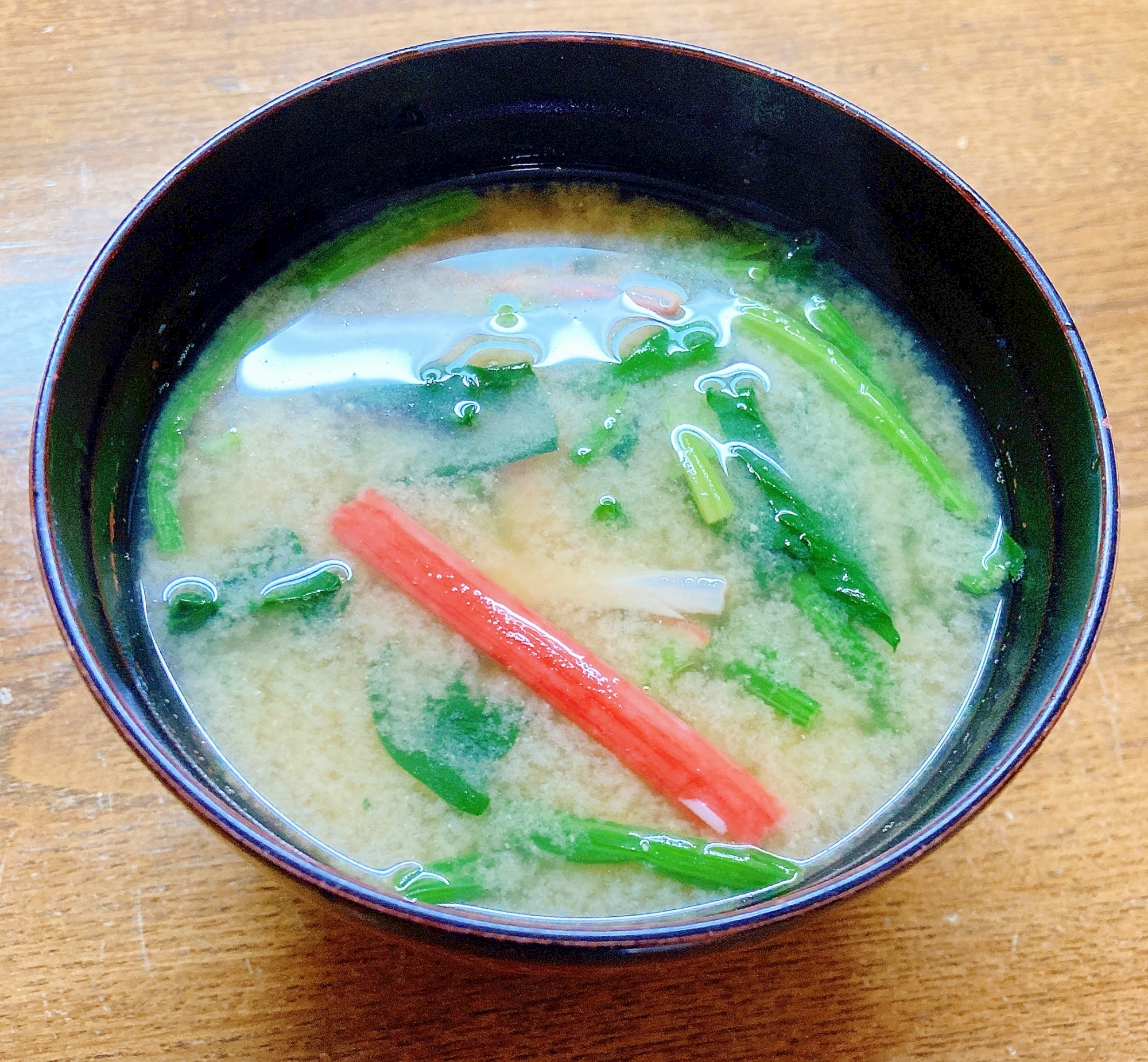 ほうれん草とカニカマの味噌汁