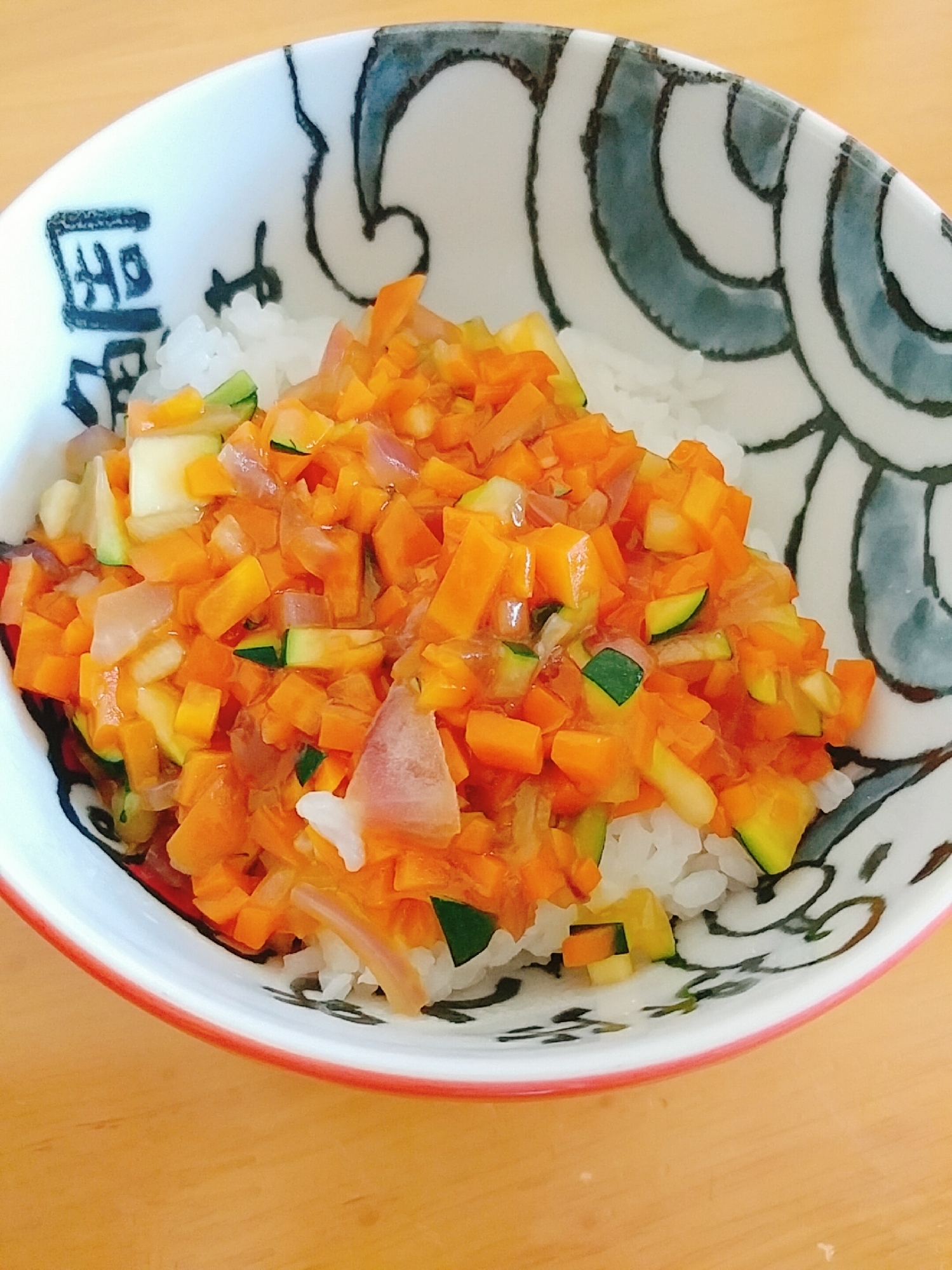 ニンジン　アーリーレッド　ズッキーニの餡掛け丼