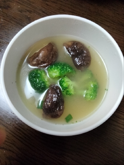 ブロッコリーと舞茸の味噌汁