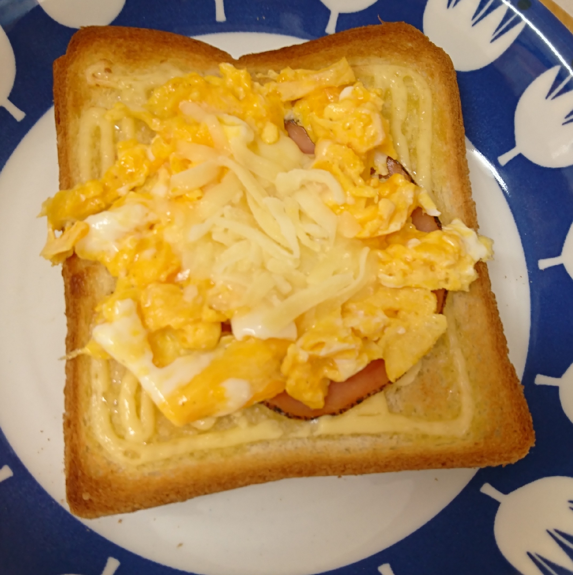 ハム＋卵＋チーズのトースト