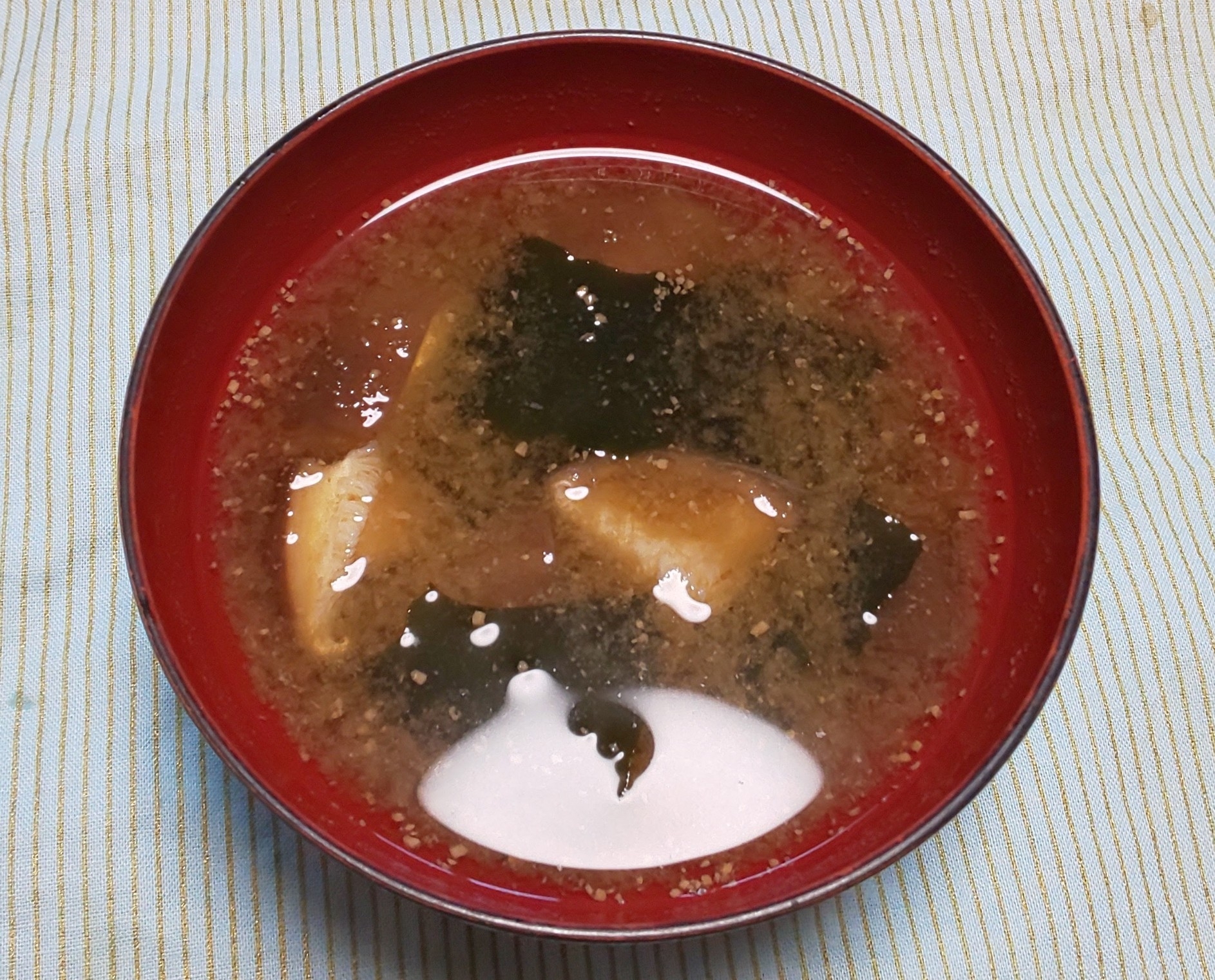 しいたけとわかめ味噌汁