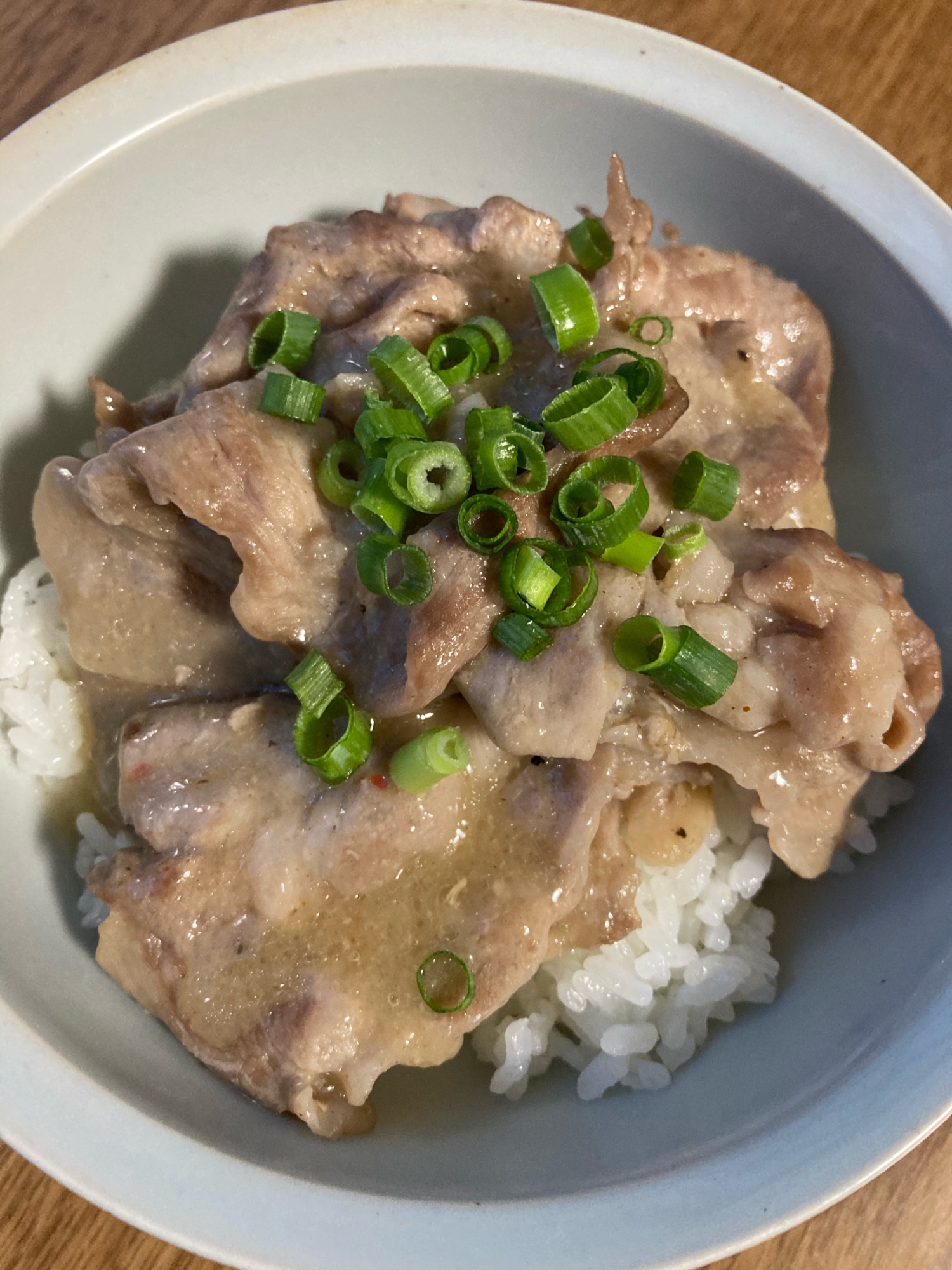 簡単で美味しい♫ねぎ塩レモン豚丼♫