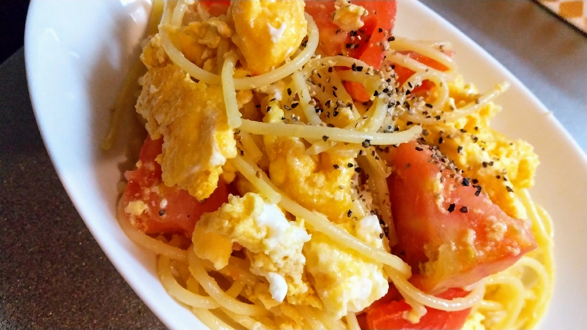 ランチに♪トマトとふわふわ卵のパスタ