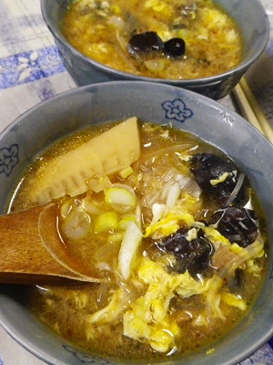 鶏春雨キクラゲ竹の子の卵ピリ辛スープ