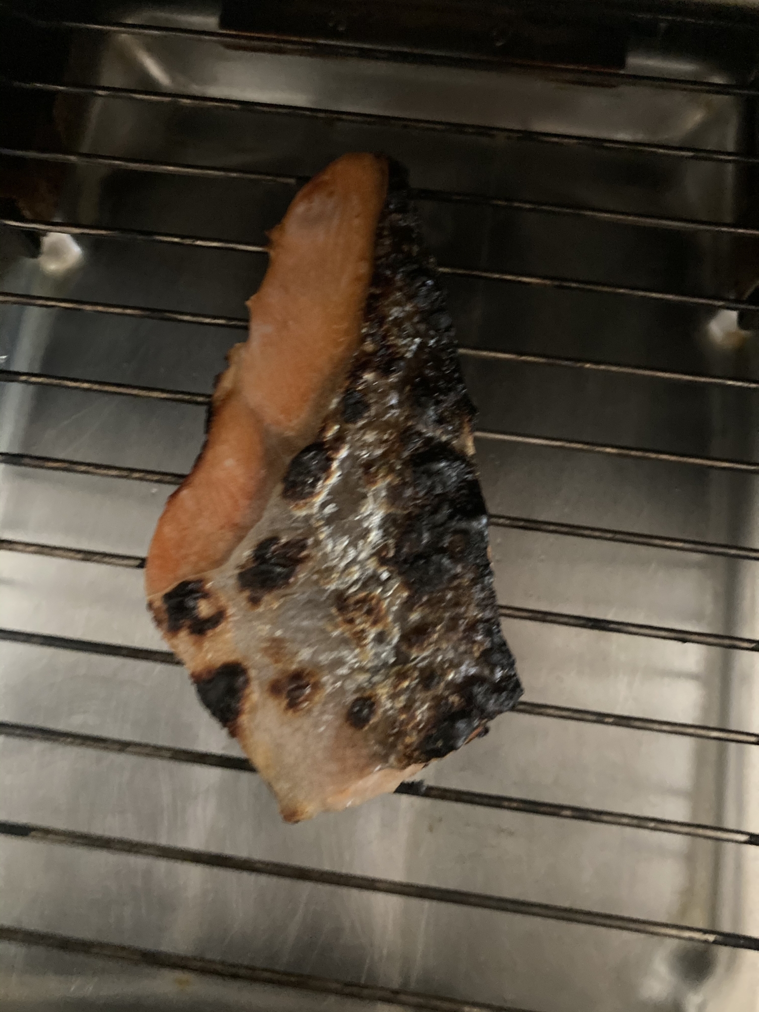 紅鮭のアラの醤油漬け焼き