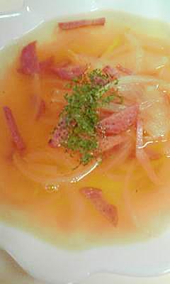 玉ねぎとサラミのスープ