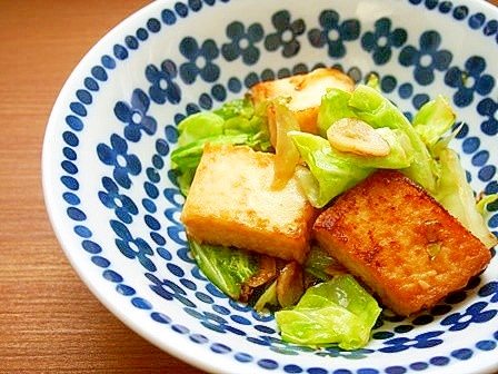 厚揚げ・キャベツの味噌ダレ炒め♪