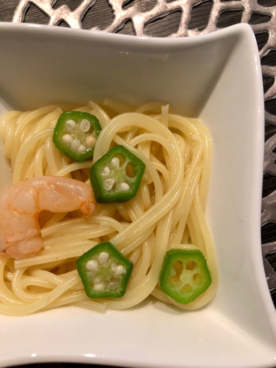 【火不要で弁当穴埋めパスタ】えびオクラ塩麹レモン