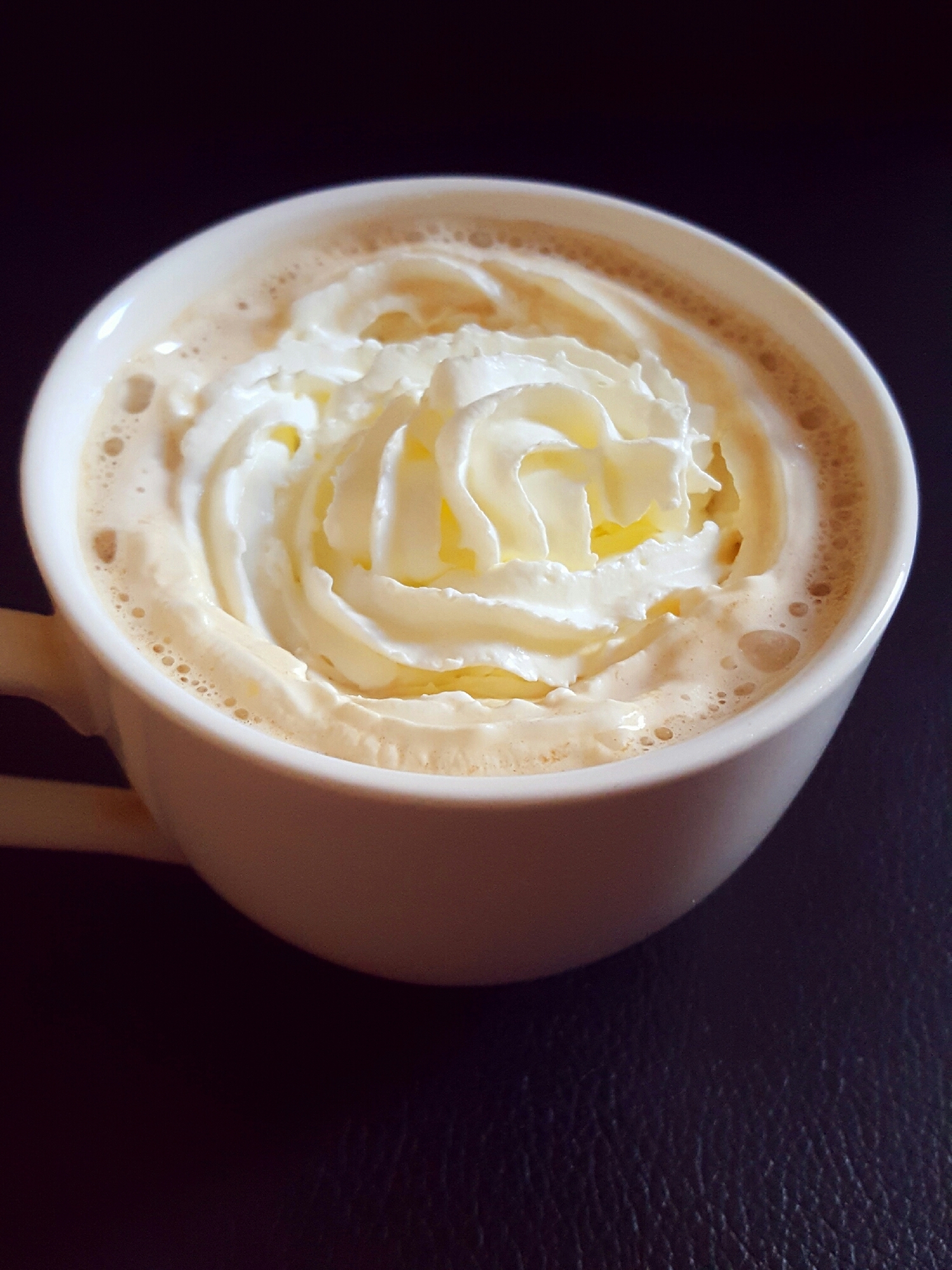 生クリームたっぷり♡バニラホイップコーヒー★