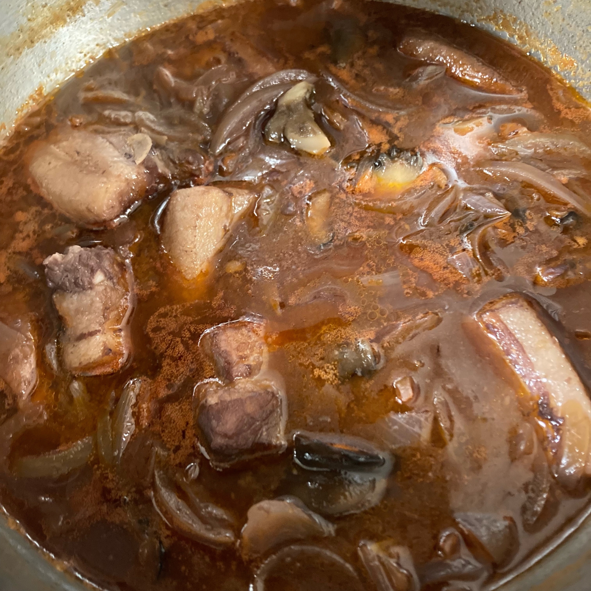 豚バラの赤ワイン煮込み