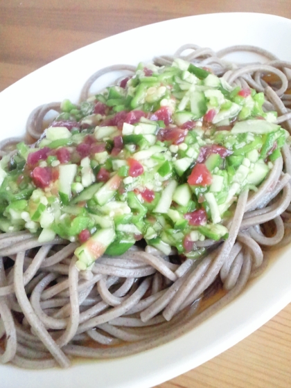 夏にぴったり！おくらと梅のそばつゆトッピング