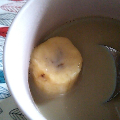 冷凍バナナをたくさん作ってたので、このレシピを試してみました！
バナナの甘さとココアが合っていて、美味しかったです。