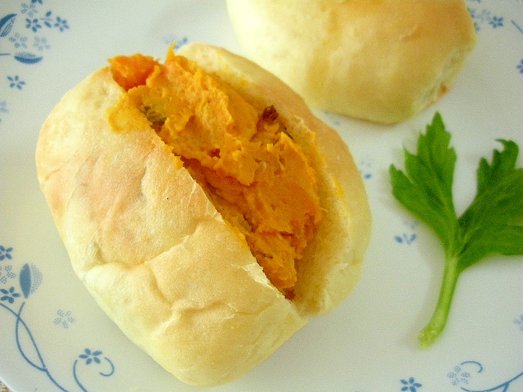 レーズンパンのかぼちゃサラダサンド