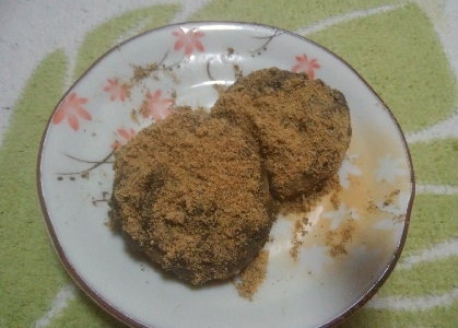 黒ごまアーモンドきな粉で作りました。お湯につけるので、やわらかくて子供達にも大好評でした。