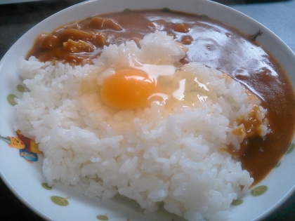 生卵のせ☆カレーライス(*^^*)☆