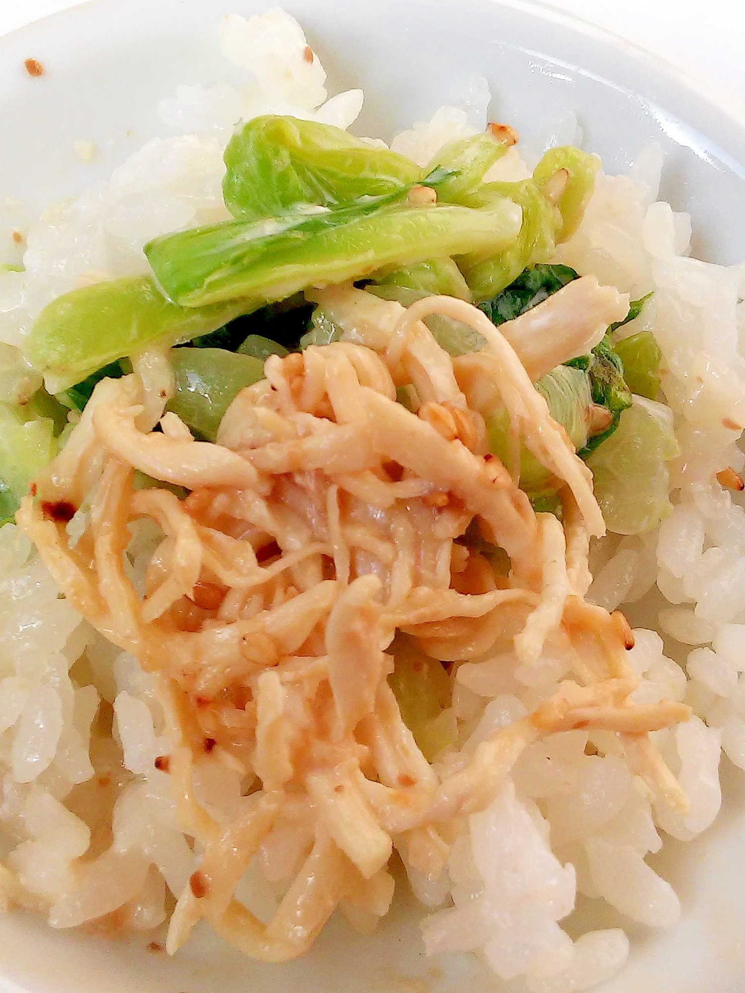 ヘルシー♪蒸し鶏とチンゲンサイのごまマヨネーズご飯