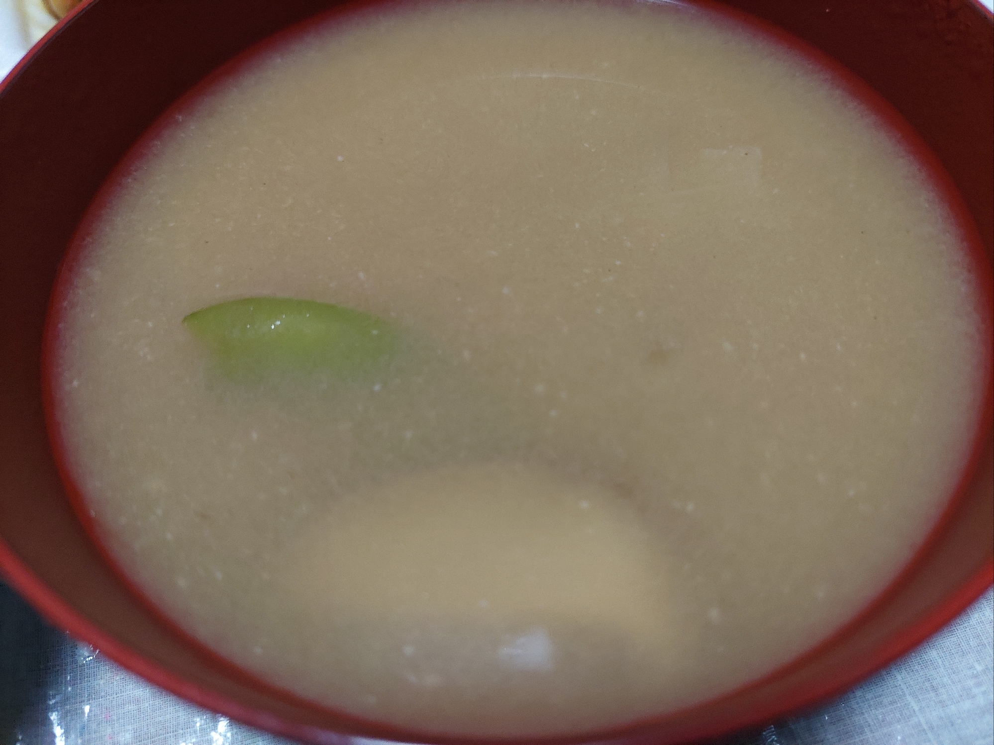 絹さやと椎茸のお味噌汁