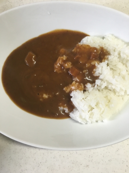 バターチキンカレーが好きで、作ってみました。市販のルーに加えるだけだったので、簡単に美味しくできました。