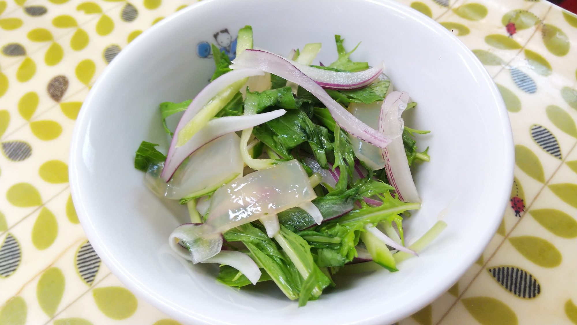 刺身こんにゃく入り水菜サラダ