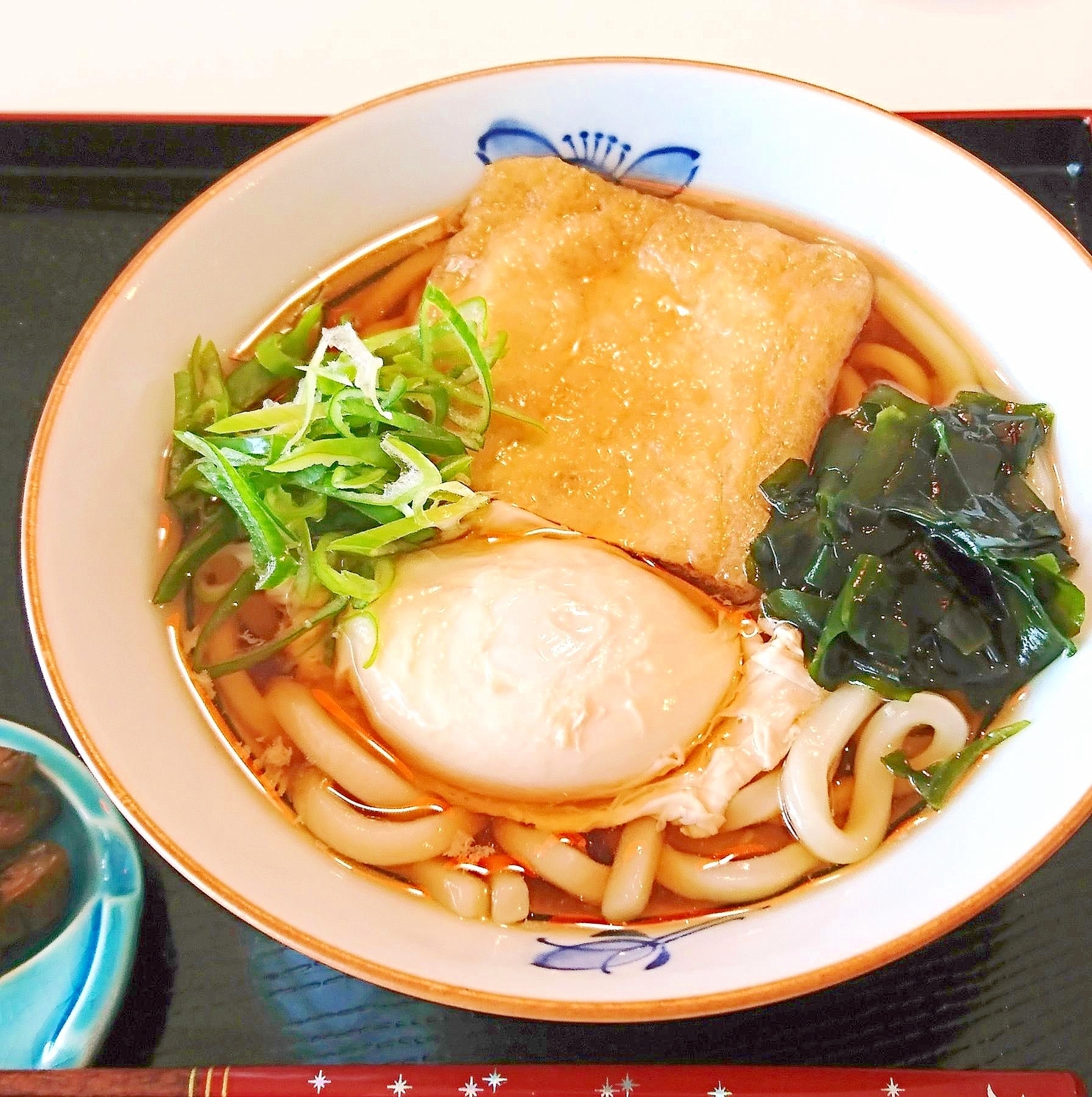 落とし卵のきつねうどん