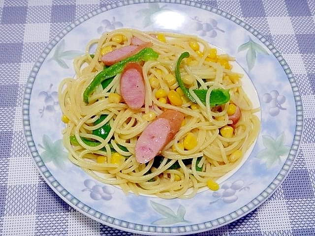 コーンとウインナーのコンソメパスタ