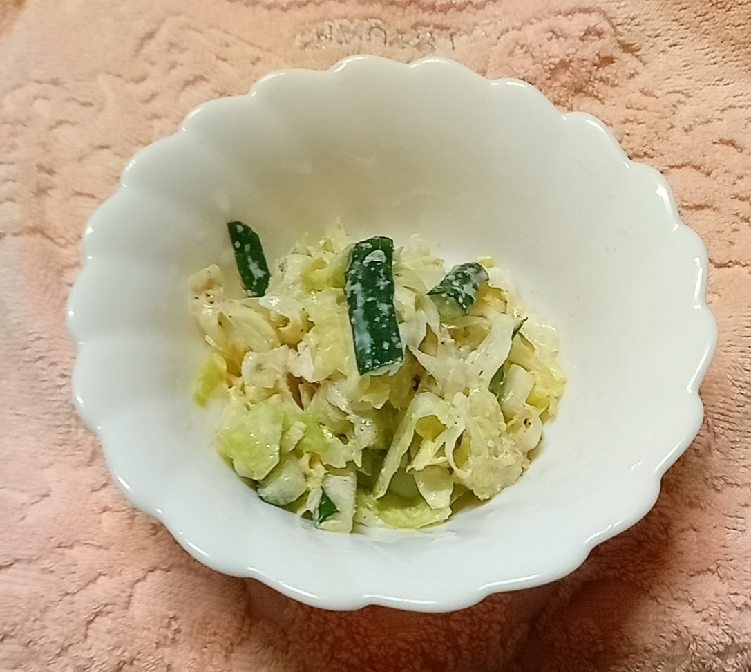 千切りキャベツときゅうりのゴママヨサラダ