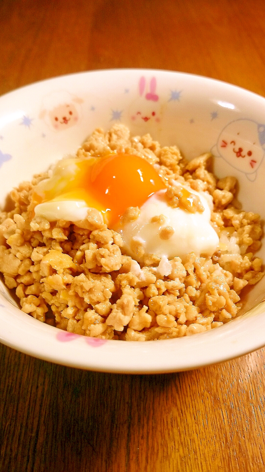 ５分で夜食！そぼろと半熟卵のどんぶり