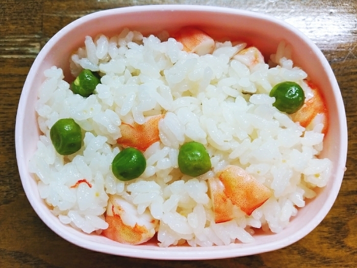 エビとｸﾞﾘｰﾝﾋﾟｰｽのコンソメご飯