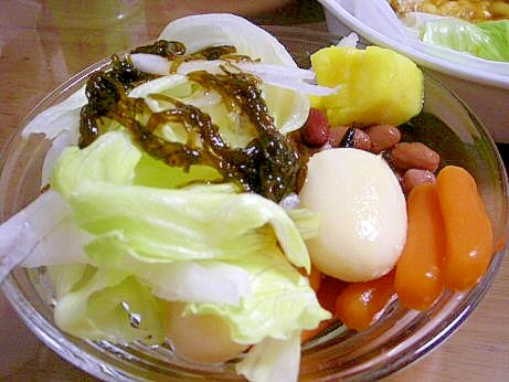 パイン・レタス・大根・豆のサラダ