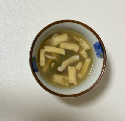 わかめとお豆腐と油揚げのお味噌汁