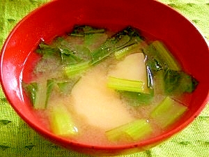 小松菜とじゃがいもの味噌汁