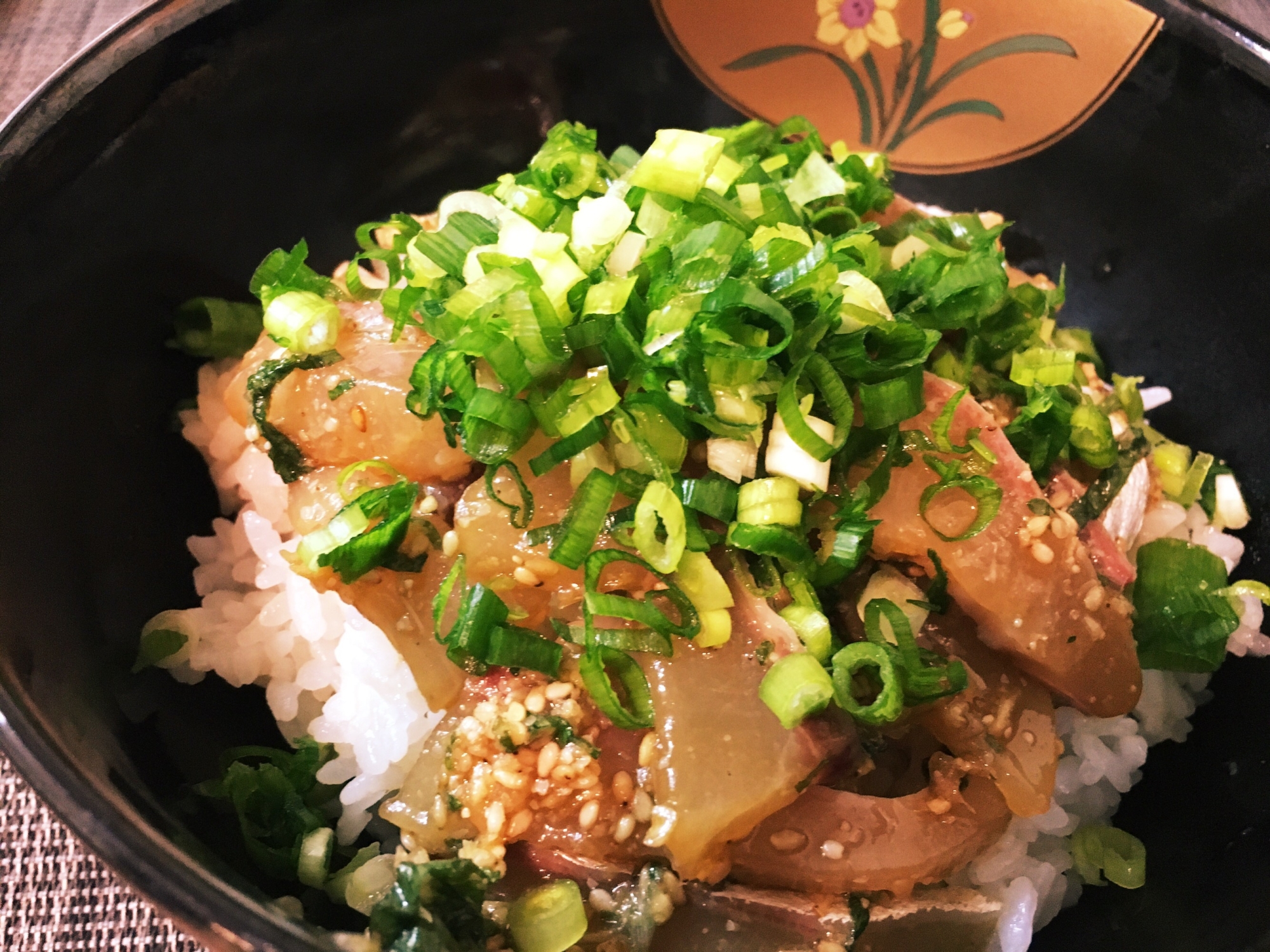 鯵の刺身漬け丼(りゅうきゅう丼)
