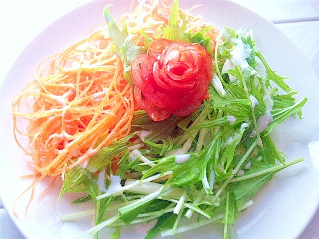 【簡単・彩り盛り付け】花咲く2色サラダ