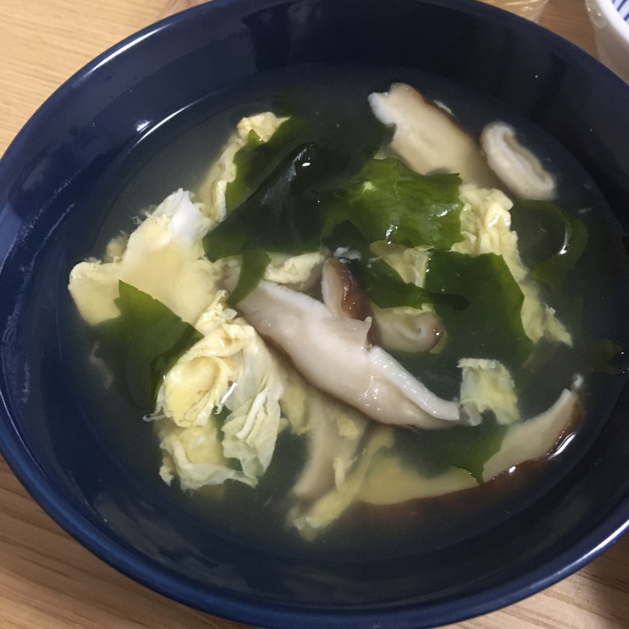 卵としいたけの中華風スープ