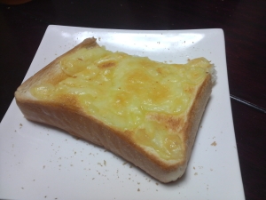 ガッツリ朝に!濃厚チーズトースト