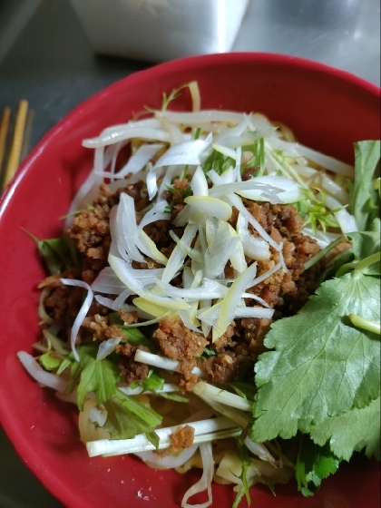 すぐできる　肉そぼろのせ中華麺　台湾風まぜそば