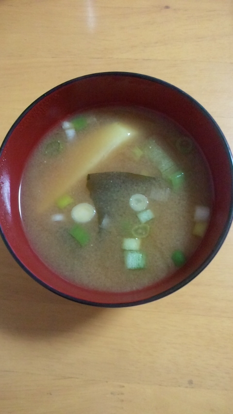 さつまいもとネギのお味噌汁