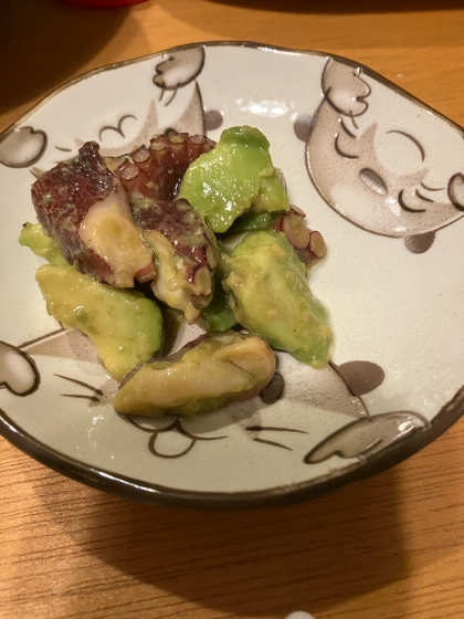 切って和えるだけ♡アボカドとタコとトマトのマリネ