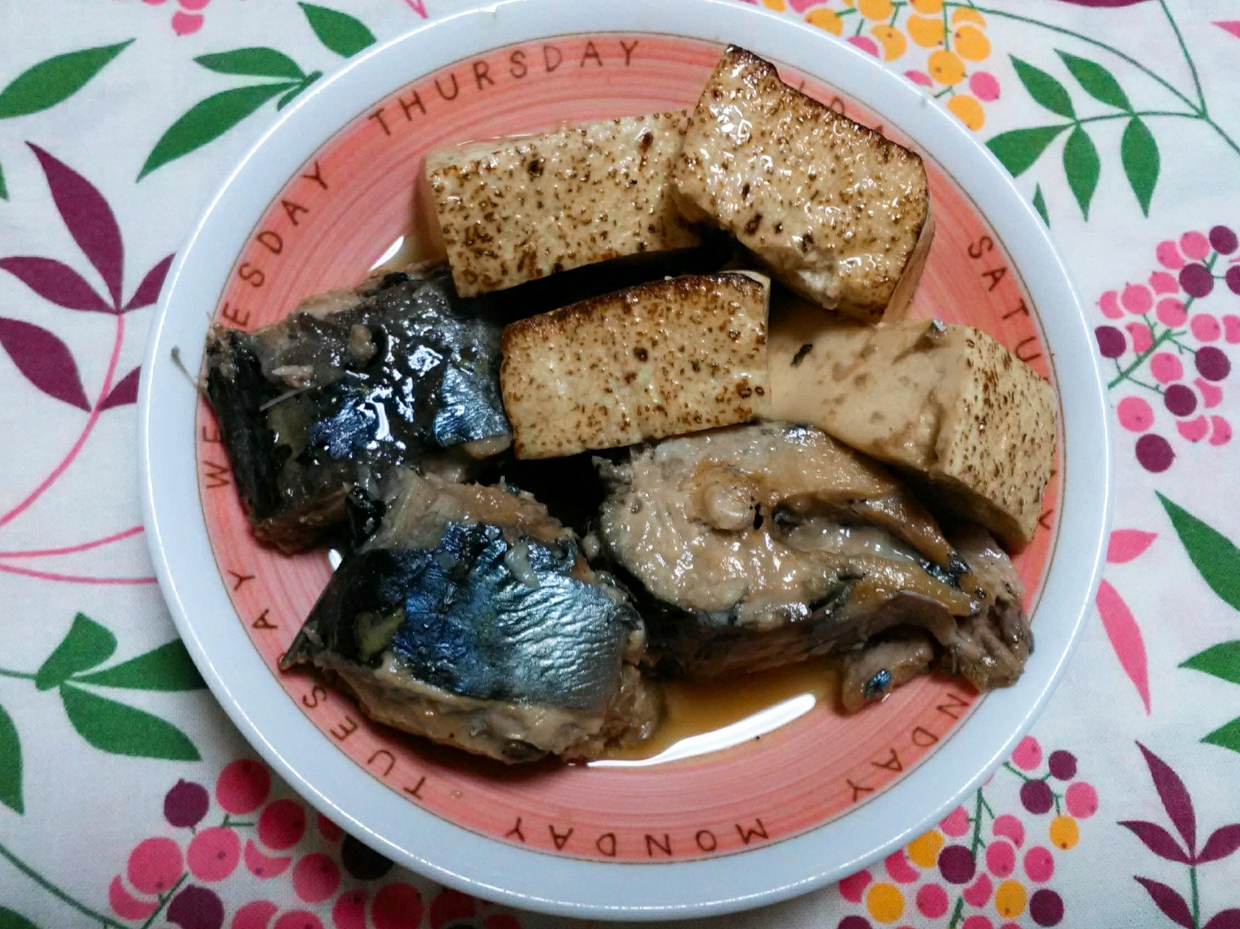 サバ缶と焼き豆腐の煮物