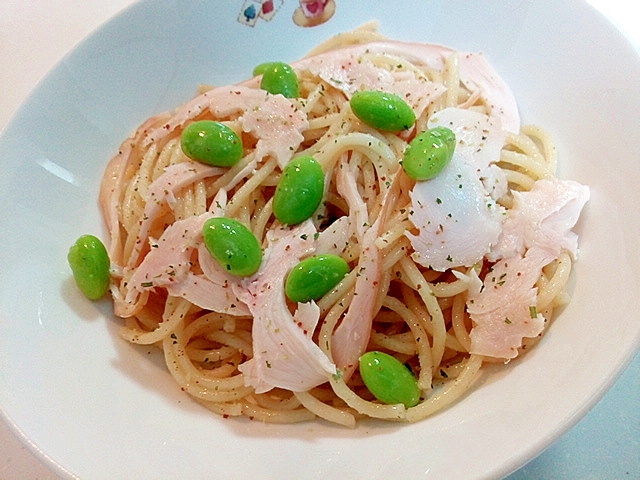 サラダチキンと塩ゆで枝豆のパスタ