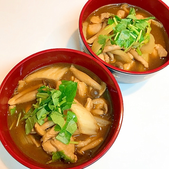 鶏もも肉とセロリとしめじの♪ガッツリカレー煮