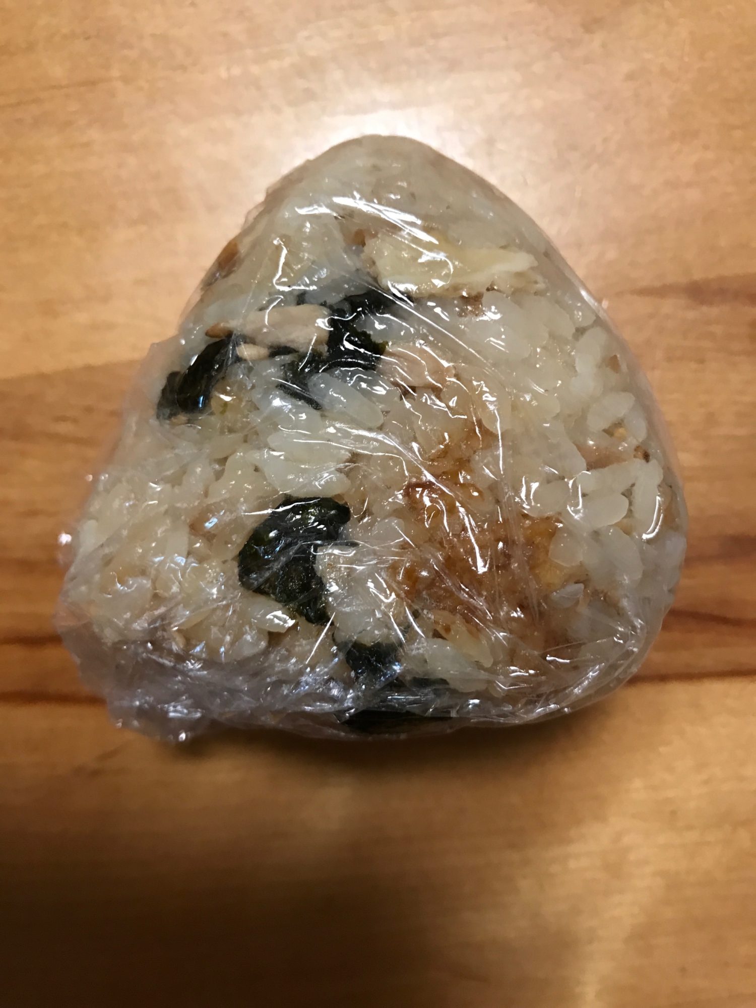 味付けごはんで海苔たっぷりおむすび