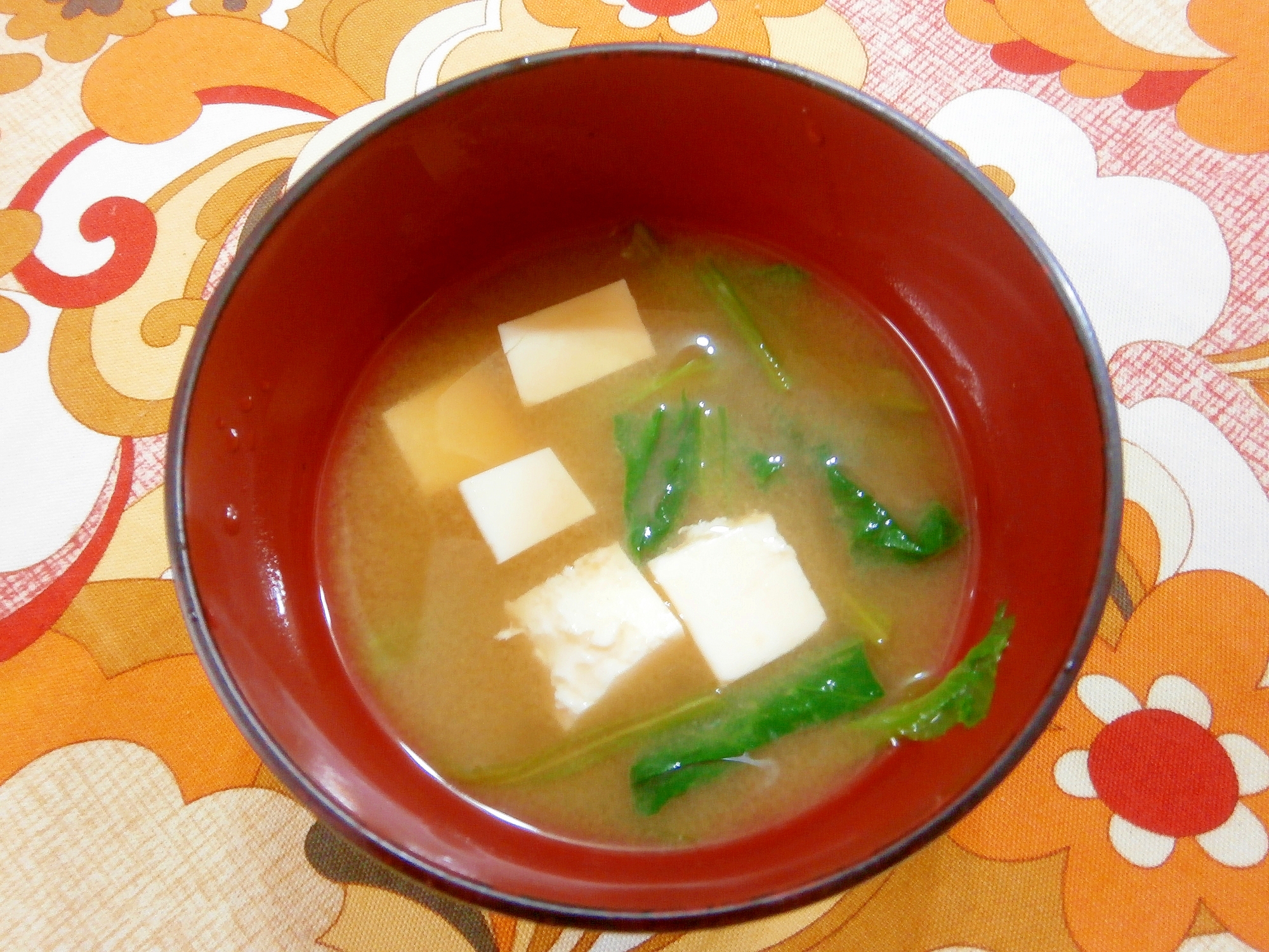 豆腐と小松菜の味噌汁