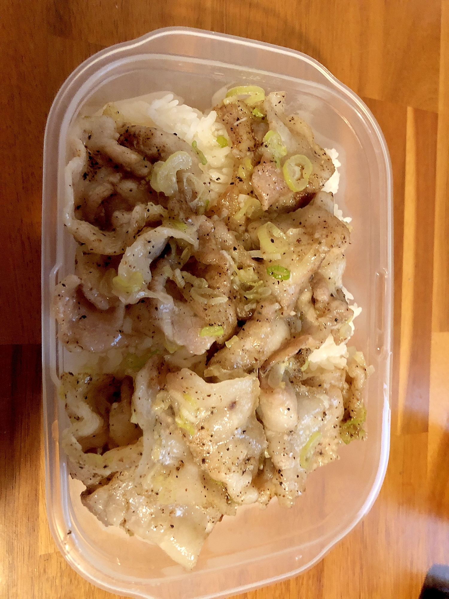 がっつり食べれる豚カルビネギ塩丼