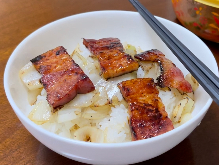 朝から食欲が湧く❤ベーコン丼