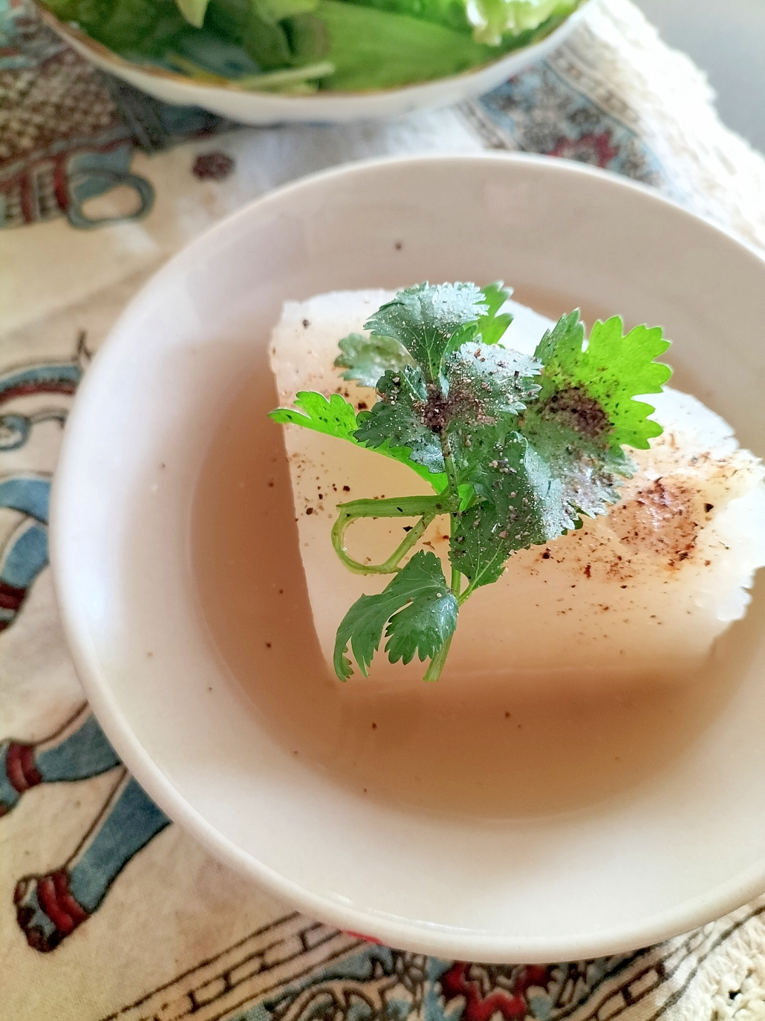 新感覚のエスニック煮込み♪厚切り大根の鶏だし煮♪