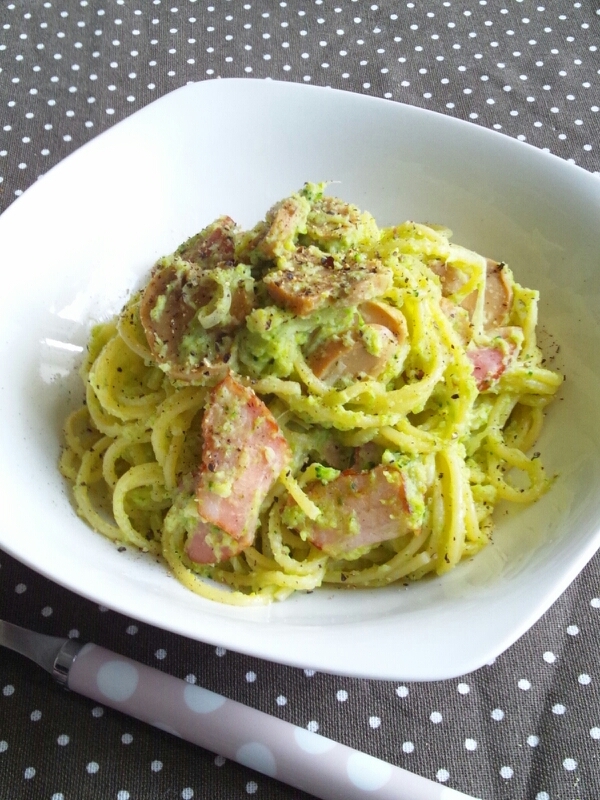 ブロッコリーの茎クリームパスタ